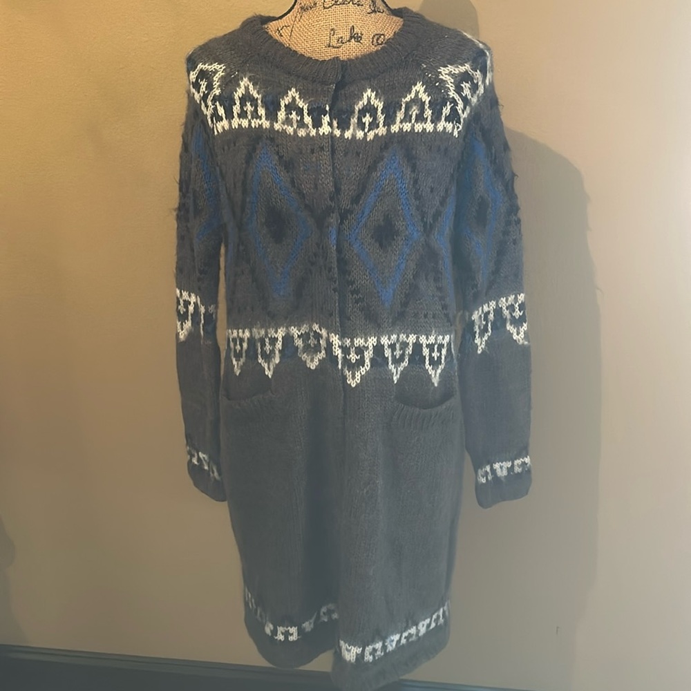 Free People long cardigan. Snap closure. Front pockets. Size small nwt